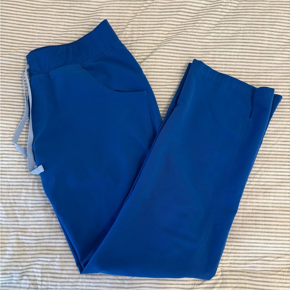 Figs Kade Cargo Scrub Pant
Royal Blue - Picture 6 of 16